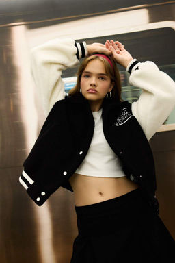 Плюшевая куртка-бомбер с карманами и карманами на кнопках с вышивкой поло большого размера