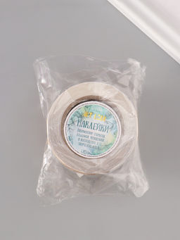 Цена за 2 шт. Наклейка бумага Марки. Бабочки, 3?3 см, 200 шт. в рулоне