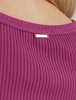 Топ из трикотажа в широкий рубчик