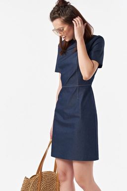 Платье джинсовое с вырезом на спине темно-синее