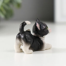 Цена за 4 шт. Фигурка полистоун «Чёрно-белый котёнок», 2.2×3×4.4 см, МИКС