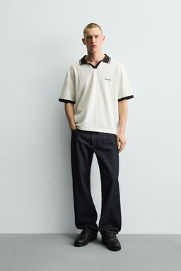 POLO JACQUARD VERTICAL BORDADO / Granate