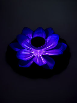 Садовый светильник для водоемов 28 х 28 х 9 см на солнечной бат-е "Лотос" фиол-ый N010