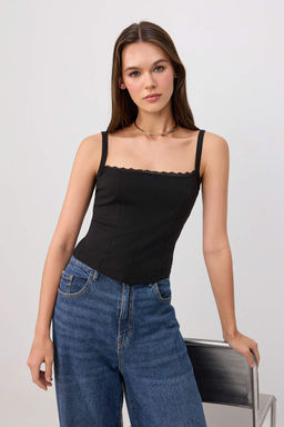 Siyah Fitted/V_cuda Oturan Havuz Yaka Dantel Detayl_ Crop/K_sa _nterlok _rme Atlet TWOSS26AL00110
