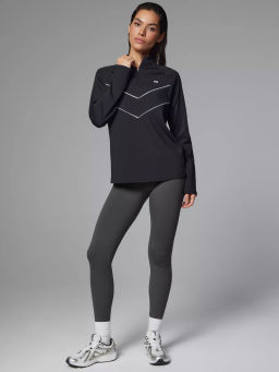 Спортивный лонгслив с контрастными кантами