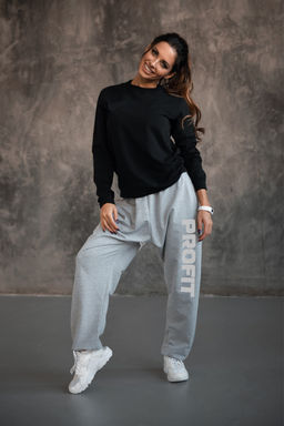 Брюки "бананы" с серым принтом