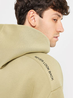 Худи мужское в зеленом оттенке олива +печать 121794 - Mark formelle фото 5