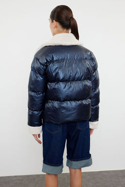 TRENDYOLMILLA Lacivert Yakas? Pelus ve Kemer Detayl? Parlak Su Itici Sisme Mont TWOAW25MO00062  фото 5