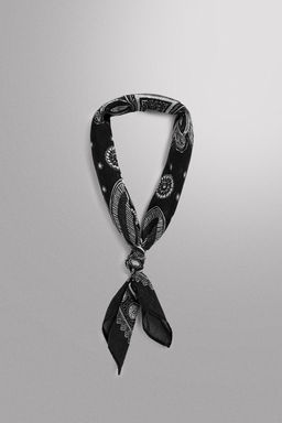 PAISLEY PRINT BANDANNA