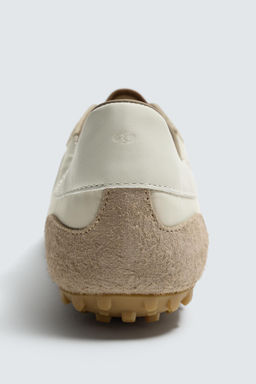 ZAPATILLA ESTILO RETRO / Beige