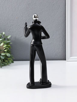 Сувенир полистоун "Вокалист" чёрный с серебром 6,5х10х26,5 см