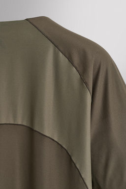 CAMISETA T?CNICA ESTRUCTURA COLOR BLOCK / Verde medio