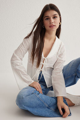 Beyaz Bebe Yaka Onu Baglamal? Brode Dokuma Gomlek TWOSS25GO00059