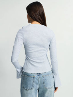 Приталенный лонгслив с воланами / Zarina