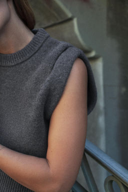 WOOL BLEND KNIT SHOULDER PLEAT TANK TOP - Zara фото 9