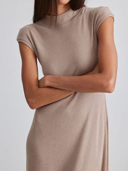 Dik Yaka Belden Oturtmal? Elbise