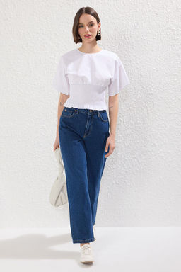 Trendyolmilla Beyaz Gipeli Fitted K?sa Kollu Premium Dokuma Bluz TWOSS25BZ00414