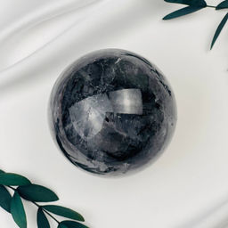 Шар из Кварца с включением Турмалина