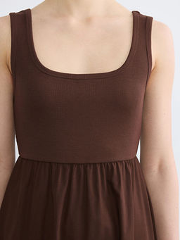 Kare Yaka B?zg?l? Belden Oturtmal? Elbise