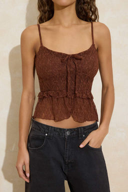 Kahverengi Fitted/Vucuda Oturan V Yaka Kolsuz Volanl?/F?rf?rl? Dantel Orme Bluz TWOSS26BZ00032 - Trendyolmilla фото 3