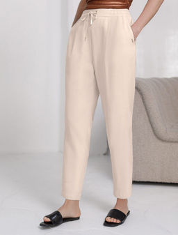 Брюки бананы с поясом на резинке из плотного лиоцелла