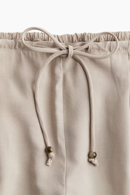 Pantal?n corto con pliegues - H&m фото 3