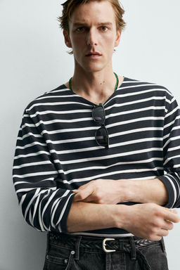 CAMISETA JACQUARD RAYAS AARON LEVINE X ZARA / Azul / Blanco