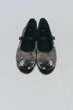 EMBROIDERED FLORAL BALLET FLATS