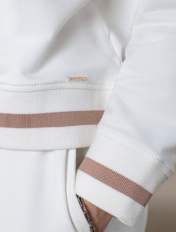 Свитшот среднего объема с V вырезом и принтом из футера двухнитки с эластаном