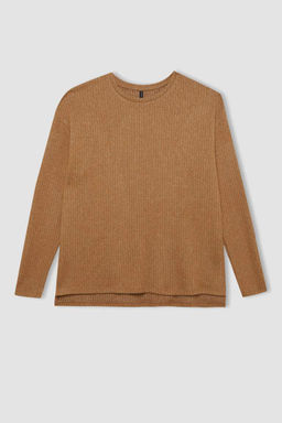 Женская футболка стандартного кроя с круглым вырезом в рубчик и длинными рукавами с боковым разрезом