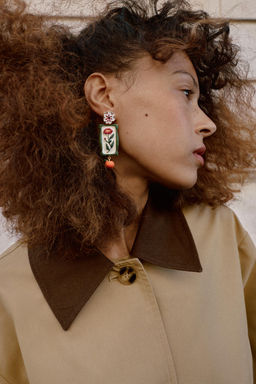 PENDIENTES FLOR RESINA / Dorado