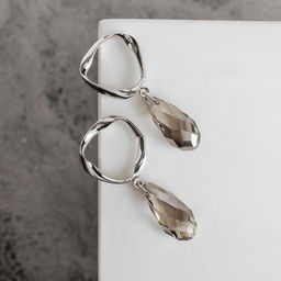 Серьги со стразами Сиа капли, цвет белый в серебре