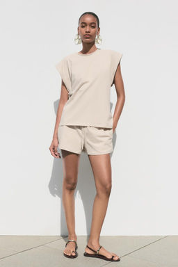 DROP SHOULDER TEXTURED T-SHIRT