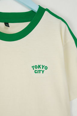 Yesil Erkek Cocuk %100 Pamuk Slogan Nak?sl? Biye Detayl? K?sa Kol Orme T-Shirt TKDSS25TS00100 - Trendyolmilla фото 4