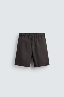BERMUDA LAVADA REGULAR FIT / Negro