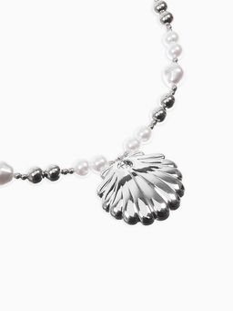 Кулон на жемчужных бусах "Ракушка", цвет белый в серебре