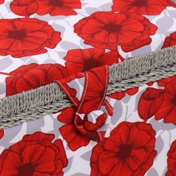 Шкатулка для рукоделия и шитья Красные маки на белом, хранение ниток, иголок, мелочи, 19?26?14.5 см