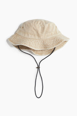 Sombrero bucket con tira de barbilla