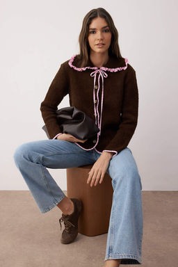 Kahverengi Yumusak Dokulu Garni Detayl? Genis Kal?p Mont Gorunumlu Triko H?rka TWOAW26HI00009