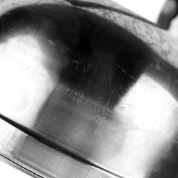 "Студентка" Чайник из нержавеющей стали 3,5л со свистком, ручка бакелитовая, в коробке (Китай) ДОПУСКАЮТСЯ незначительные дефекты: потертости, пятна, царапины. Товар возврату и обмену не подлежит.