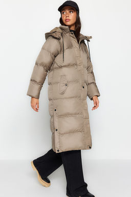 TRENDYOLMILLA Ekru Regular Kapusonlu Yandan C?t C?t Detayl? Su Itici Uzun Sisme Mont TWOAW24MO00104  фото 4