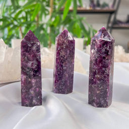 Кристалл из Лепидолита