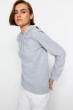 Gri Basic Kapusonlu Ince Orme Sweatshirt TWOAW20SW0059 - Trendyolmilla фото 2