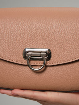 Сумка кожаная на плечо Azaro 31049 бежевая нуга