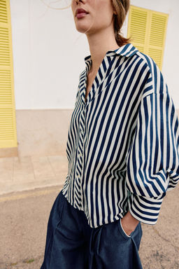 CAMISA CON LINO MANGA ABULLONADA / Azul / Blanco