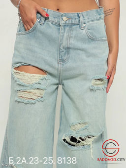 Джинсы широкие с рваным эффектом