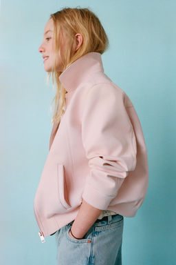 CAZADORA BOMBER EFECTO PIEL / Rosa pastel