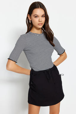 Siyah-Beyaz Cizgili Fitilli Fitted/Vucuda Oturan Bisiklet Yaka Esnek Orme Bluz TWOSS23BZ00025