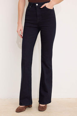 Koyu Mavi Raw Yuksek Bel Orta Esnek Flare Uzun Boy Jeans TWOSS26JE00105 - Trendyolmilla фото 8