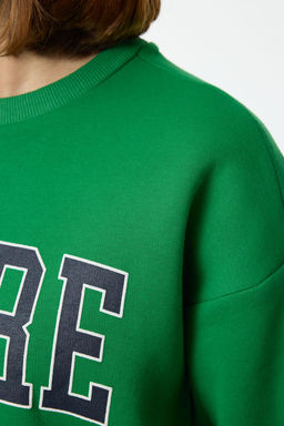 Yesil Kal?n Ici Polarl? Oversize/Genis Kesim Slogan Nak?sl? Orme Sweatshirt TWOAW25SW00031 - Trendyolmilla фото 4